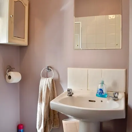 2 Bedroom Flat In Secure Neighbourhood * Dublin