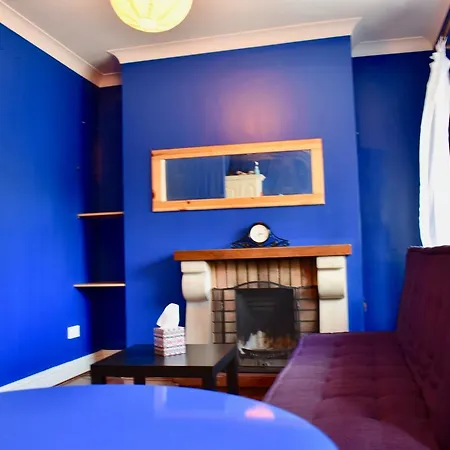 Apartment 2 Bedroom Flat In Secure Neighbourhood *
