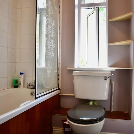2 Bedroom Flat In Secure Neighbourhood * Dublin